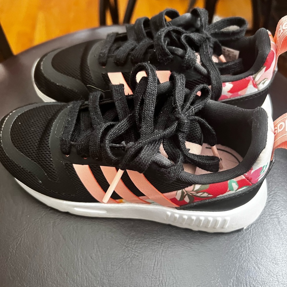 Adidas - Picture 3 of 4